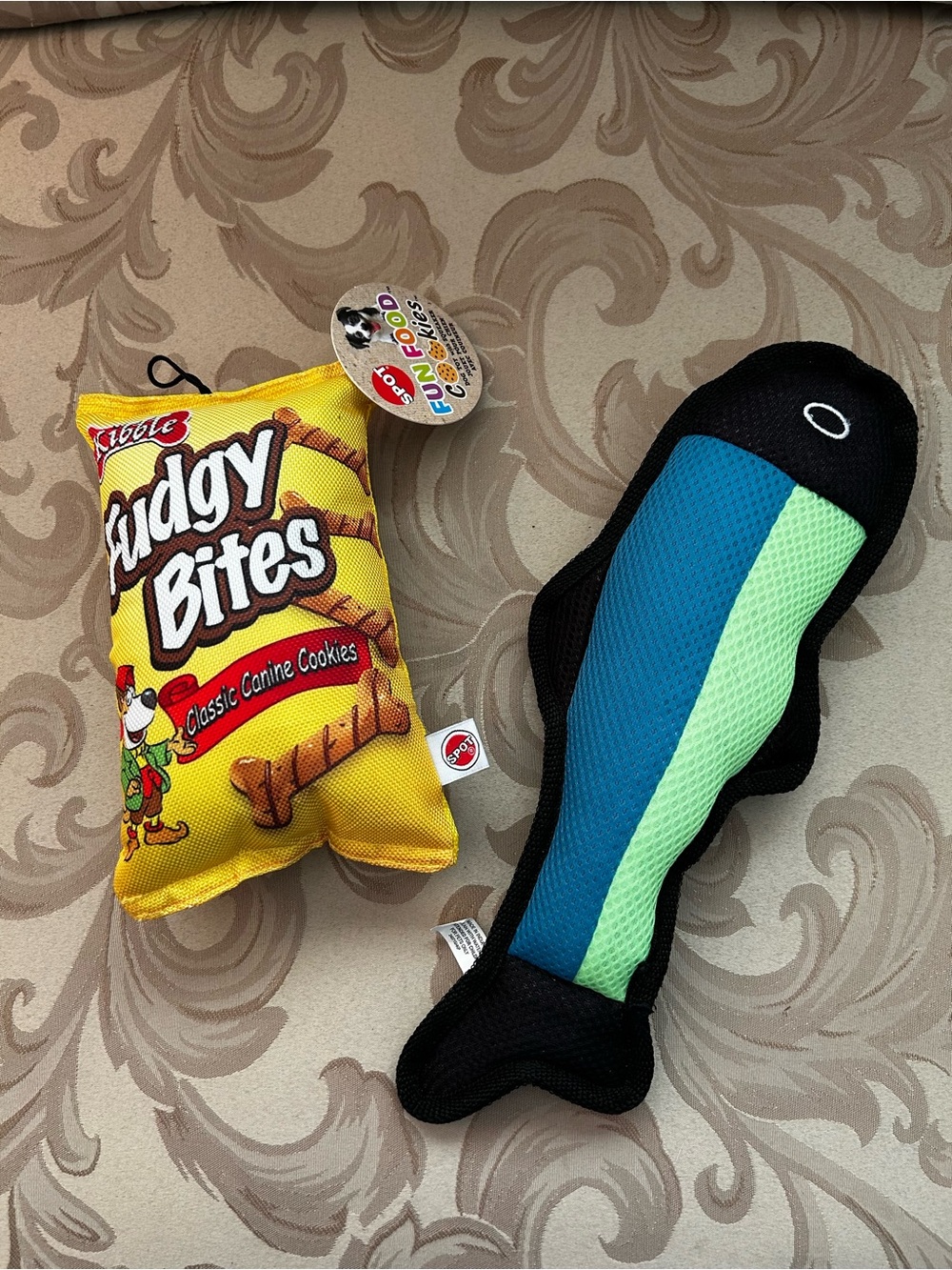 NWT NWOT Dog Toy Set Fish Cookie Bag Pet Gift Black Blue Green Yellow Red Animal